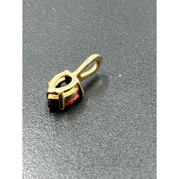 Estate 10k Yellow Solid Gold Pear Teardrop Shape Dark Red Garnet January Pendant - Picture 9 of 11